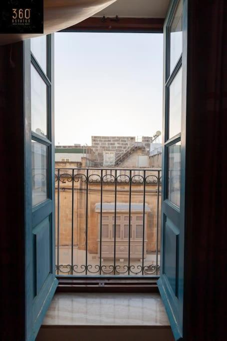 Beautiful, Typical Maltese 4Br Home With Roof Top By 360 Estates Sliema Dış mekan fotoğraf