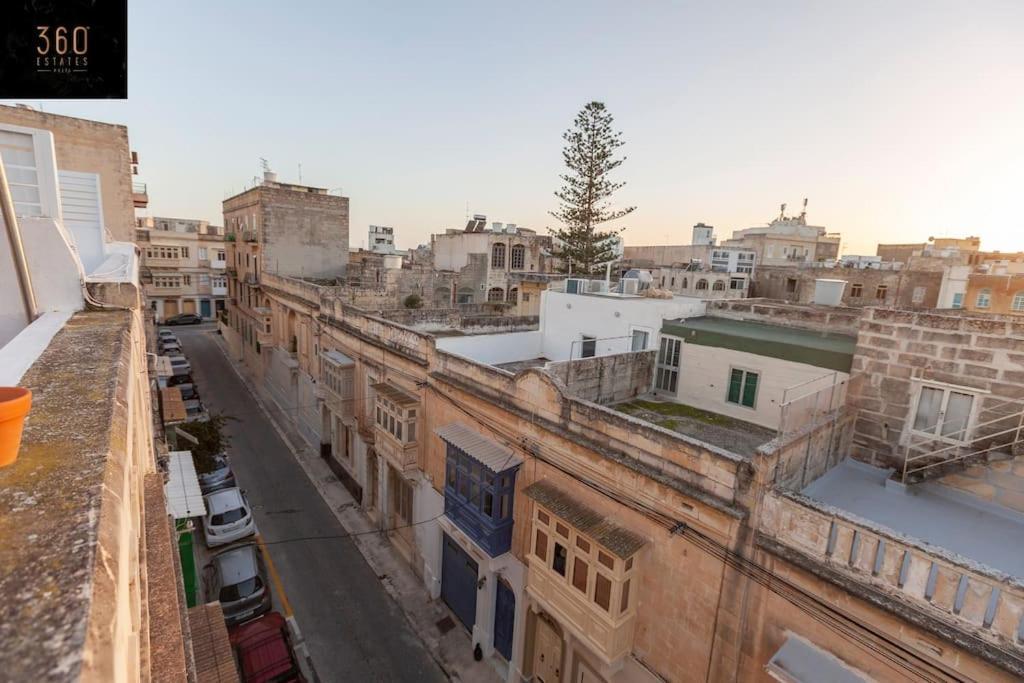 Beautiful, Typical Maltese 4Br Home With Roof Top By 360 Estates Sliema Dış mekan fotoğraf