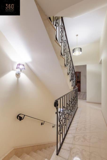 Beautiful, Typical Maltese 4Br Home With Roof Top By 360 Estates Sliema Dış mekan fotoğraf