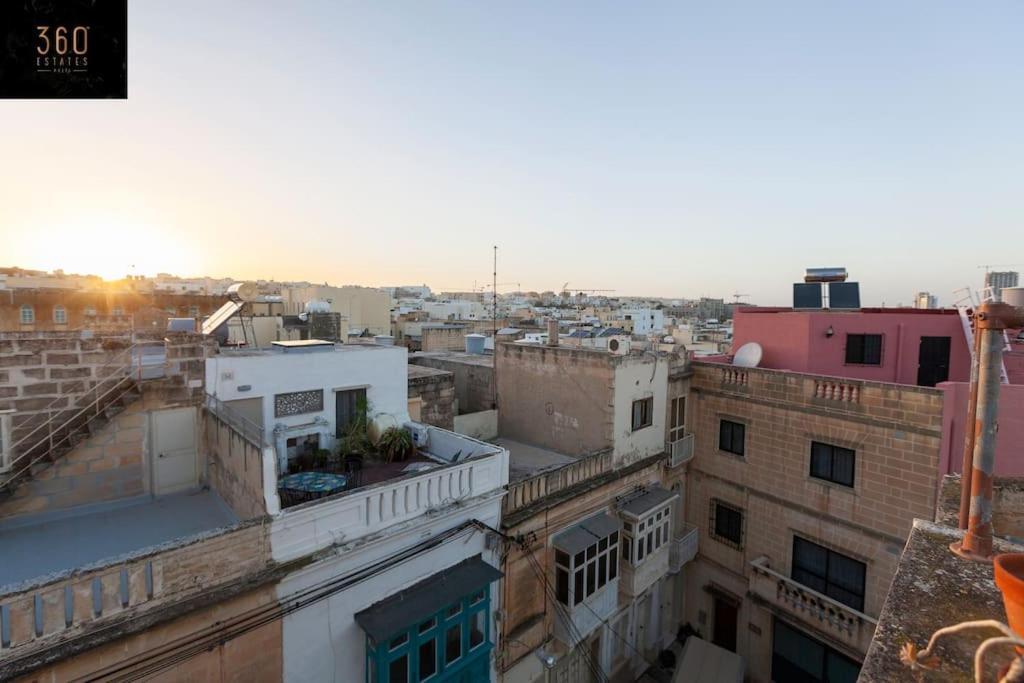Beautiful, Typical Maltese 4Br Home With Roof Top By 360 Estates Sliema Dış mekan fotoğraf